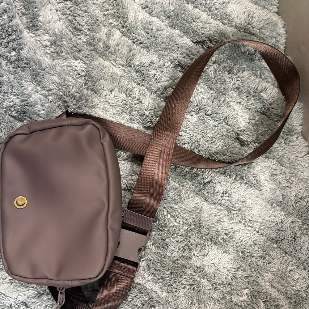 ZYIA Brown Crossbody Bag with Gold Accent - Picture 2 of 3